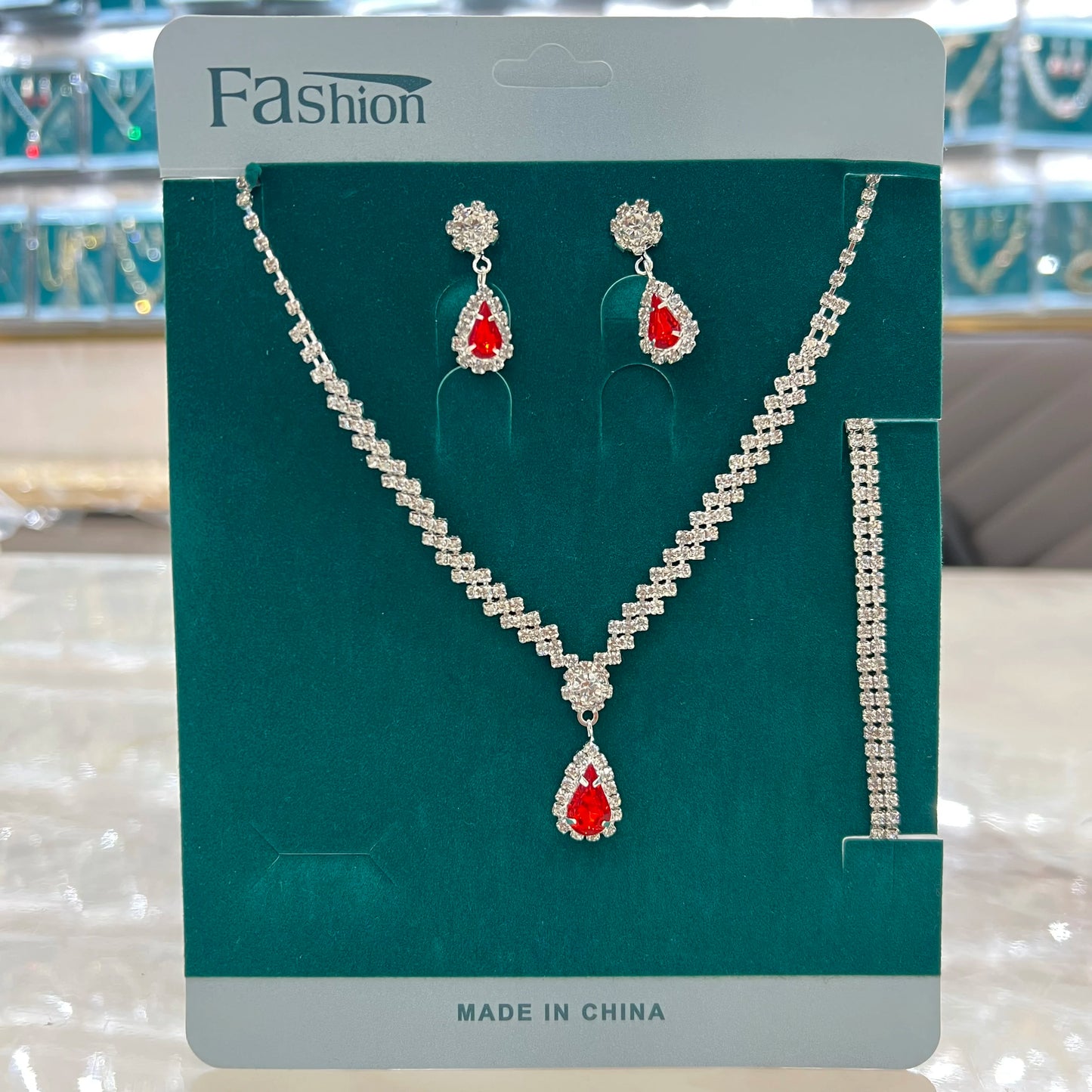 4-piece fashionable women's jewelry set with claw chains, rhinestones, necklaces, earrings, bracelets, gorgeous jewelry accessor